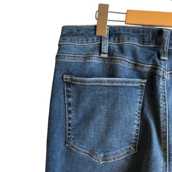 Silver Most Wanted Mid Rise Skinny Jeans Size 34 Dark Wash Frayed Hem - Picture 11 of 13